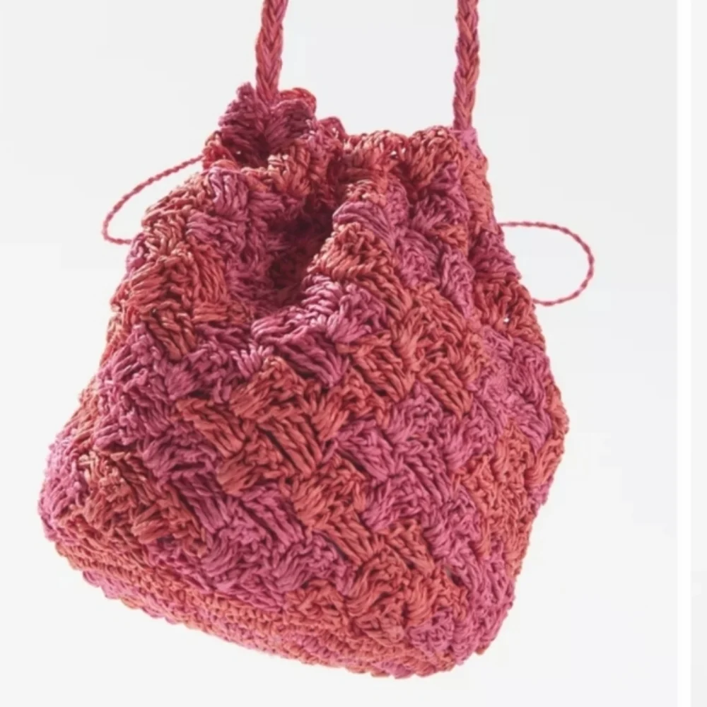 URBAN OUTFITTERS Bermuda Crochet Tassel Raffia Bucket Drawstring Crossbody NWT